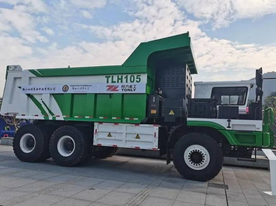 First Hydrogen-Powered Dump Truck Unveiled.png